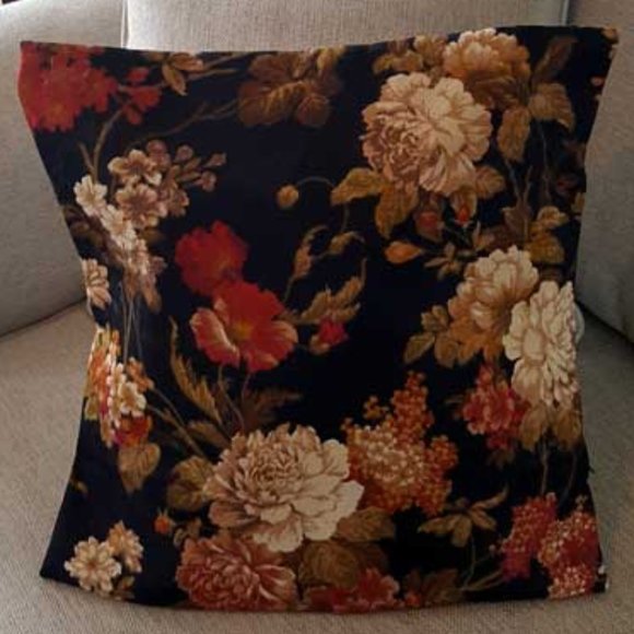 Throw Pillow with insert included – Black w\ Vintage floral design 18″x18″ - Picture 2 of 3